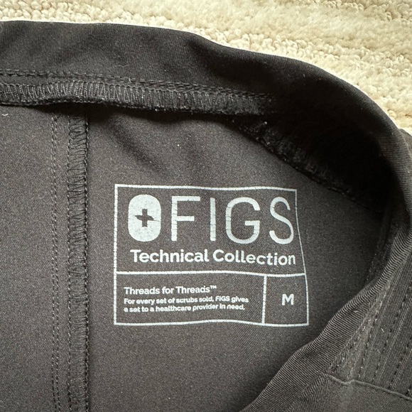 FIGS Technical Collection Yola Scrub Top Stretch Zip Pockets Nurse Black Medium - Picture 7 of 11